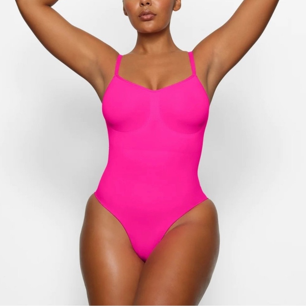 NWOT SKIMS Sculpting Bodysuit with Snap closures in Hot Flamingo Pinn